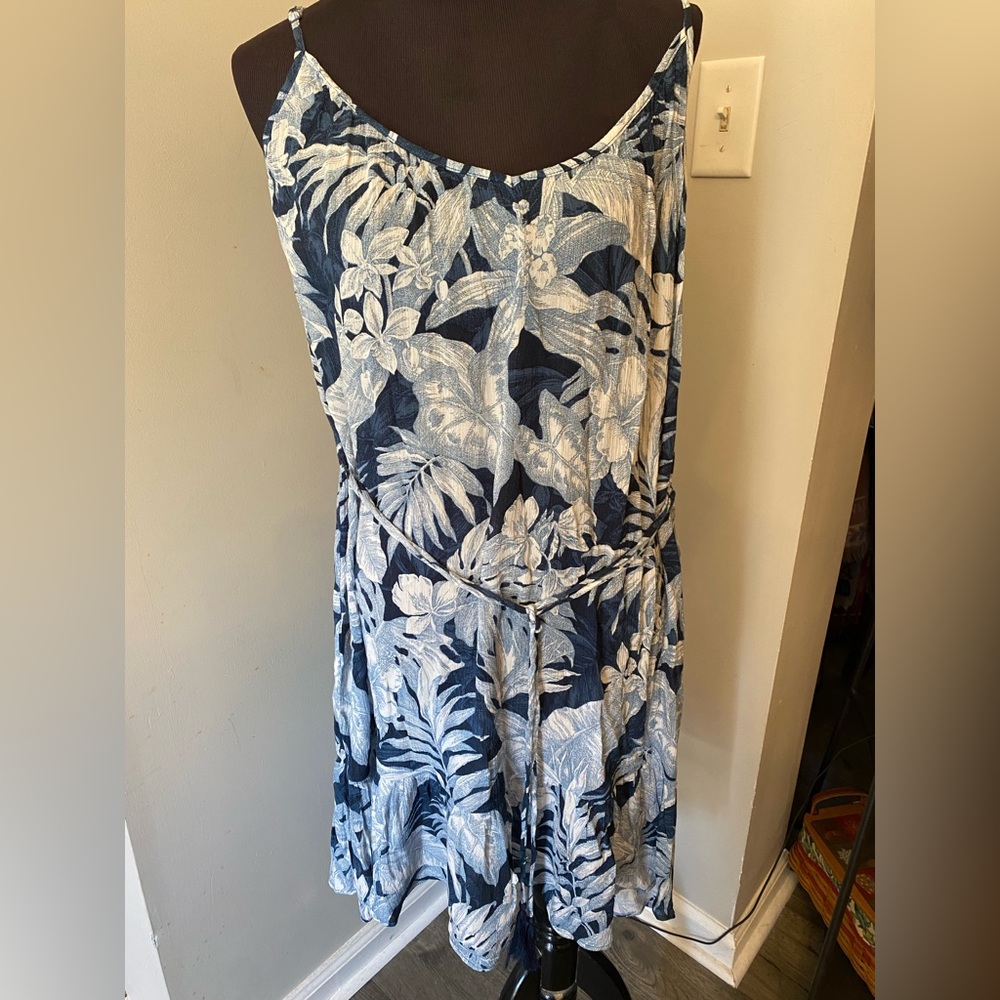 NWT H&M women’s size medium dress or bathing suit cover-up new with tags